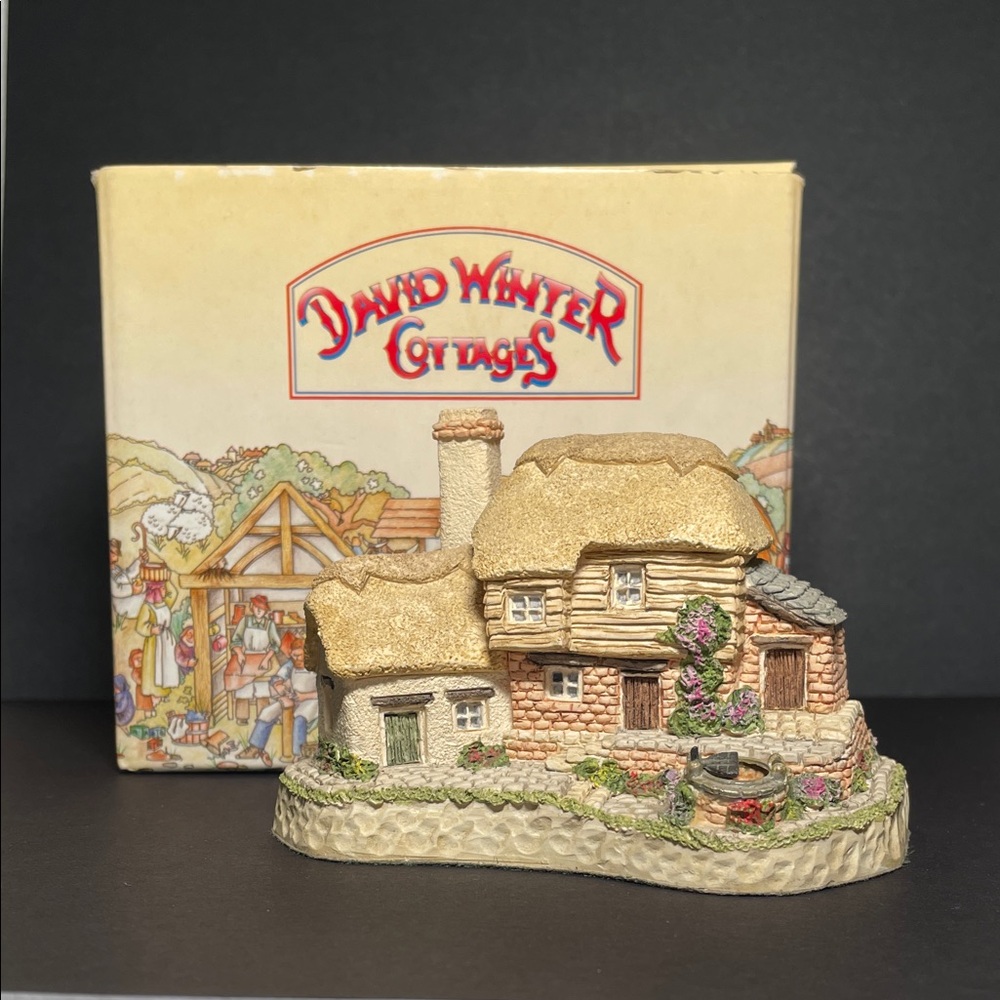 Vintage David Winter Cottage